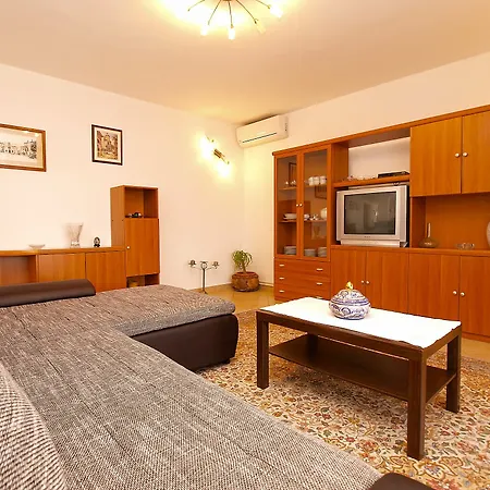 Apartment Mirjana 734 Medulin